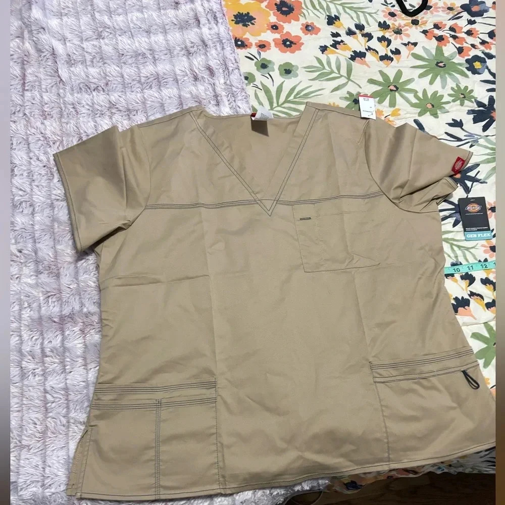 NWT-Dickie top 2XL khaki colored